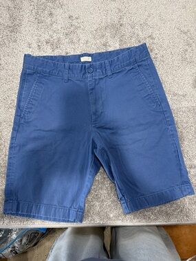 Boy’s crewcuts EUC blue chino shorts. Size 16 with inside elastic belt.